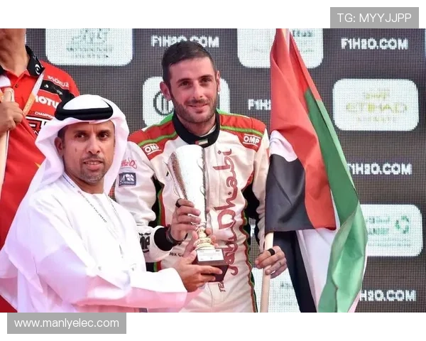 足球巨星挑战极速车赛展现超凡速度与激情的巅峰对决