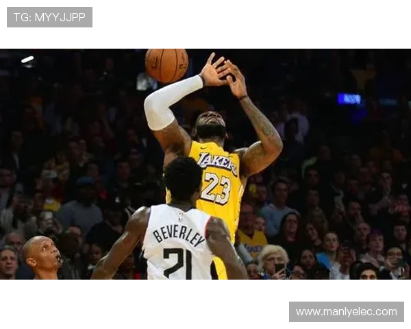 足球场上的黑色传奇他是长得最黑的足球明星与众不同的魅力与实力并存