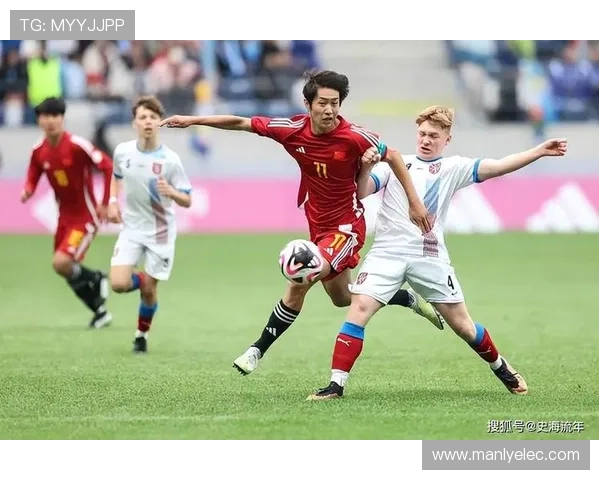 全球足球巨星齐聚一堂展现精彩技艺与友谊的盛会